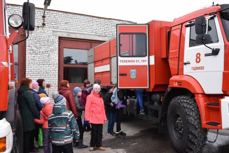 Уступи дорогу пожарной машине