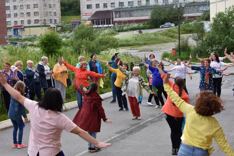 Танцуй а я посижу напротив в кресле