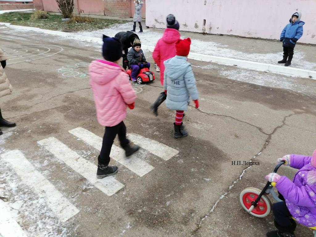 Особняки строились в давние времена по незамысловатым проектам самих хозяев местных купцов