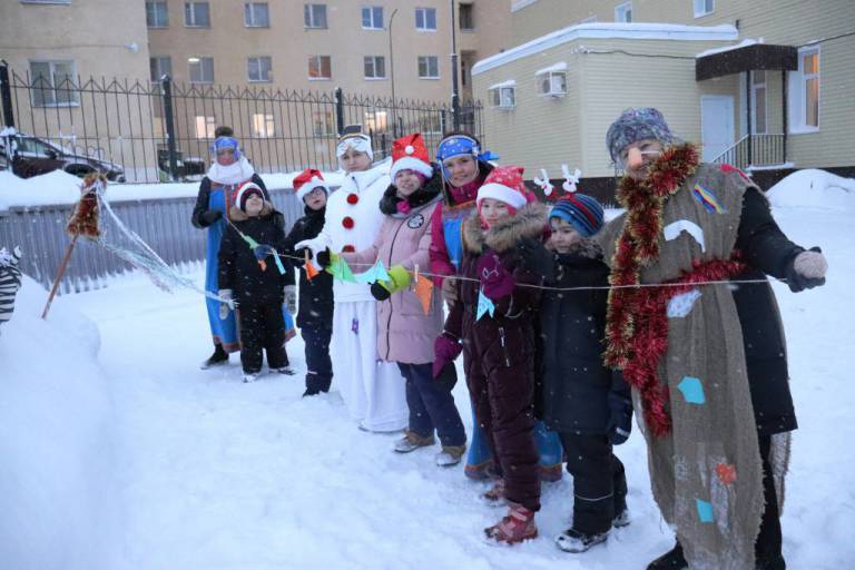 Опишите фотографию народные гуляния